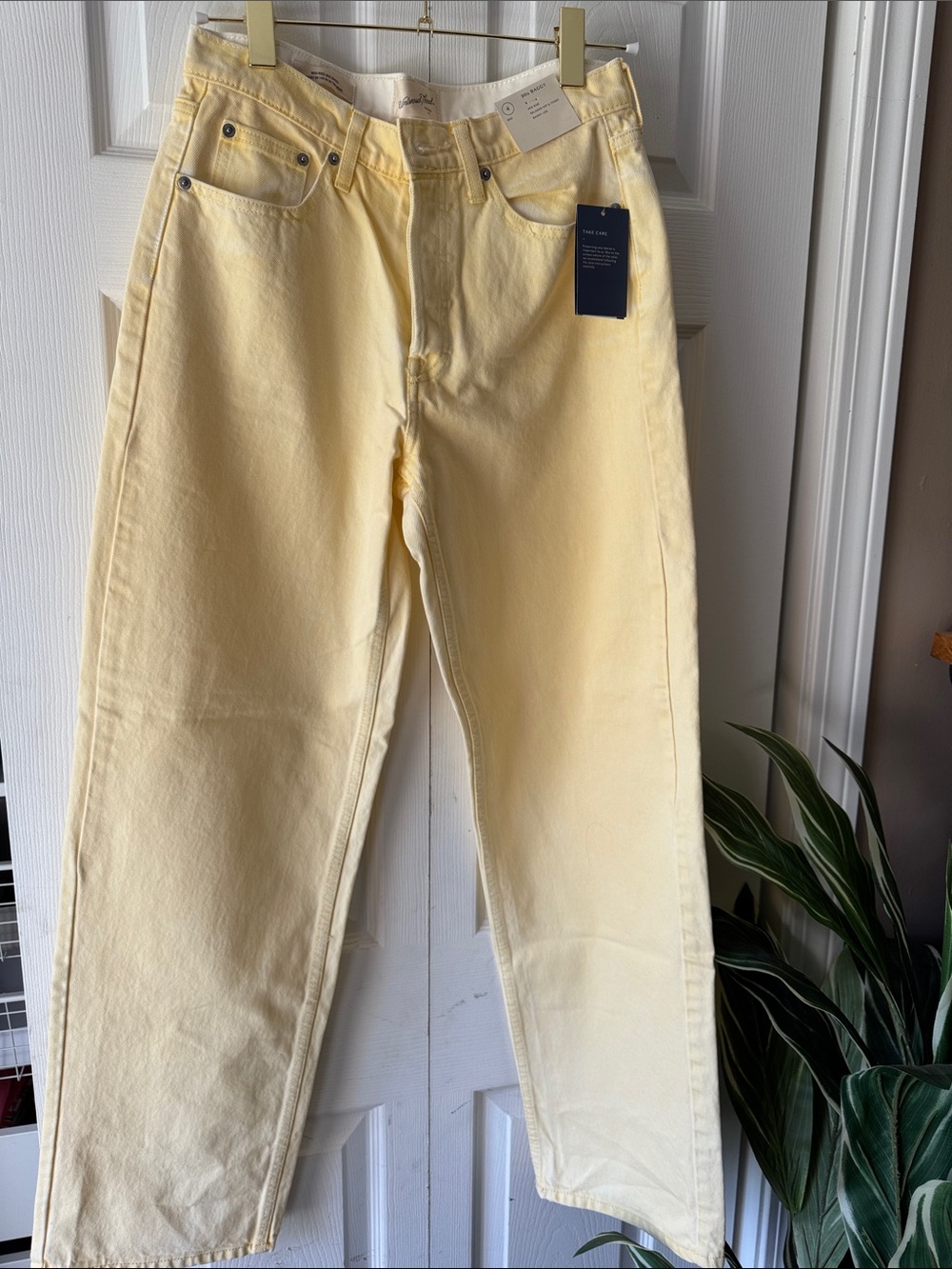 Universal Thread Straight Leg Jeans — Pale Yellow